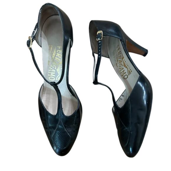Vintage 1980s Salvatore Ferragamo Black Leather T-Strap Heels / Size 5.5 - - Picture 1 of 4